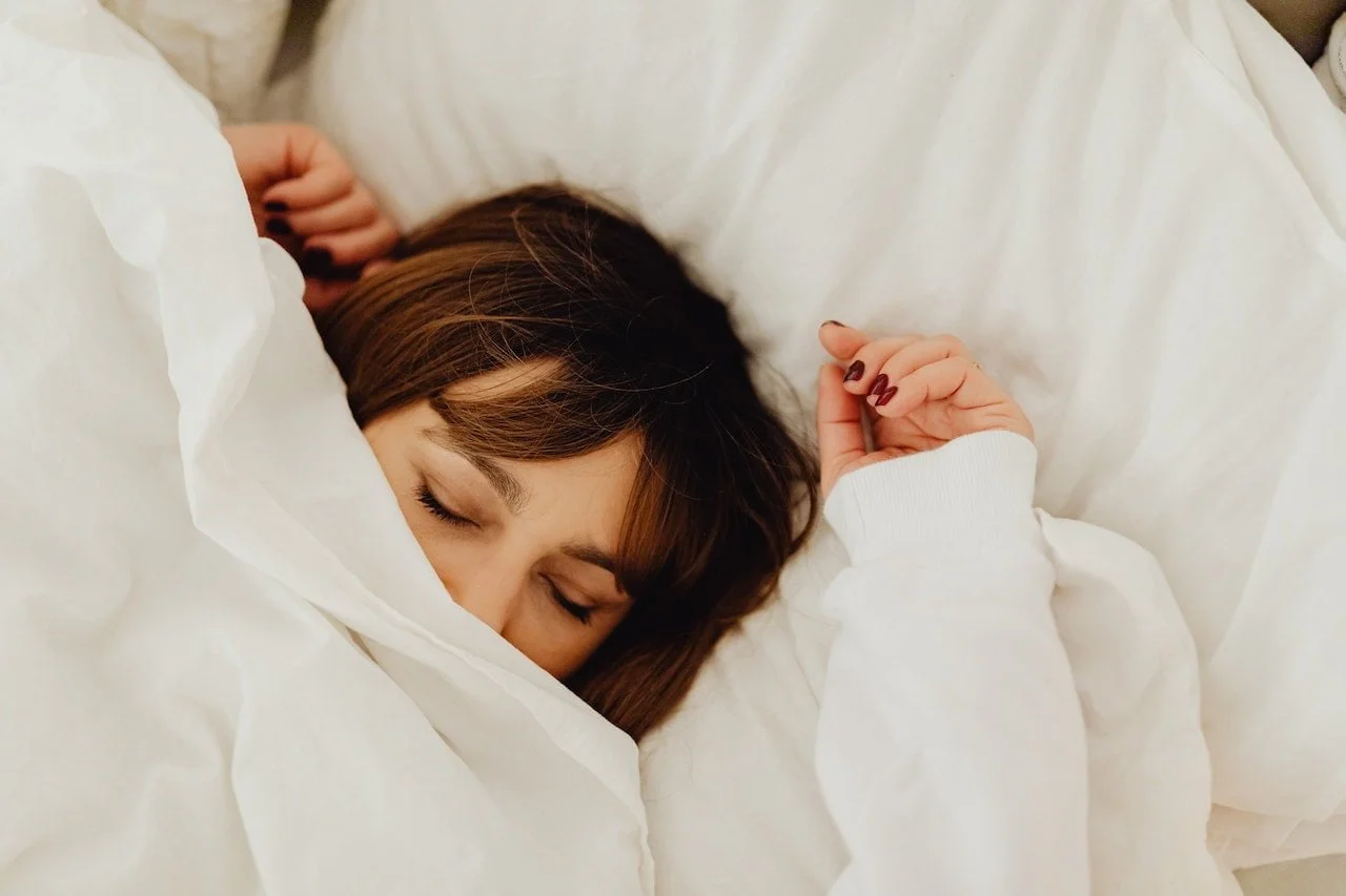 Debunking the Bedtime Dilemma: Does Sleeping Immediately After Eating Lead to Weight Gain?