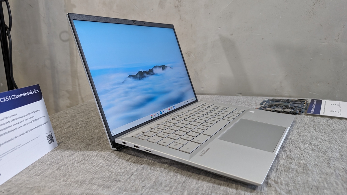 Asus ExpertBook CX54 Chromebook Plus: Unveiling at CES 2024